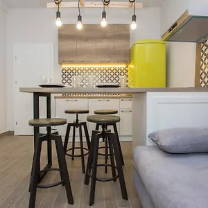 Sunny And Modern 1bdr In The Center Апартаменты
